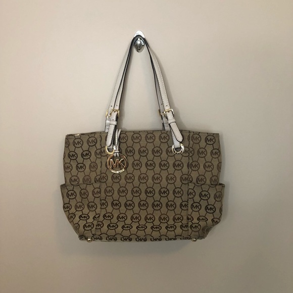 Michael Kors Handbags - ❗️MK Purse❗️